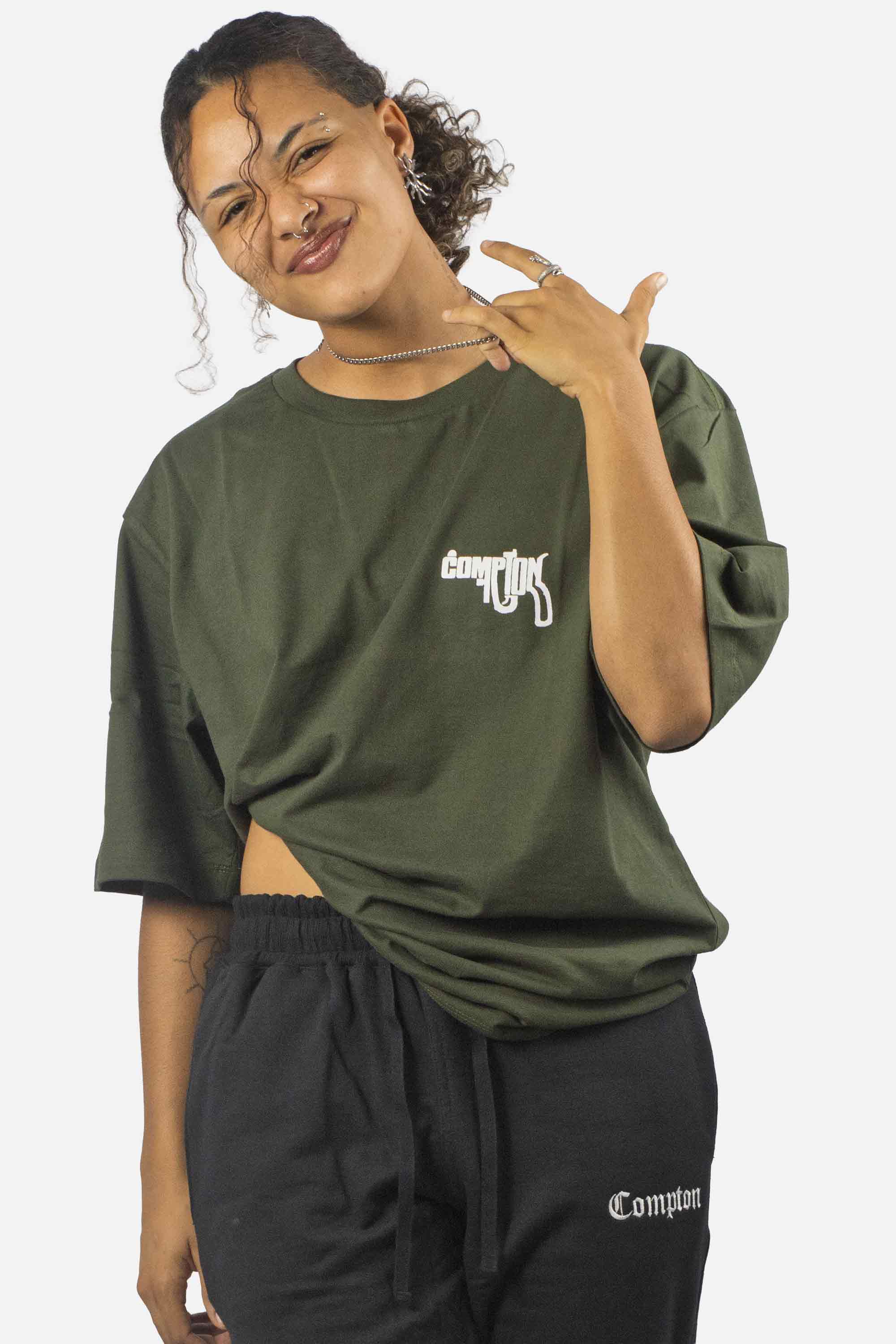 Camiseta Compton Oversized Fatal Weapon Verde Militar