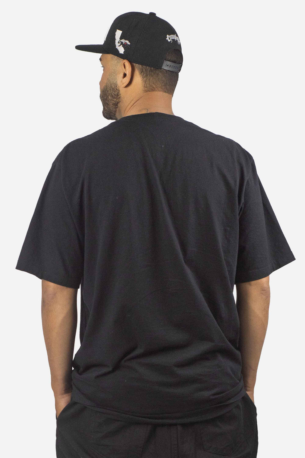 Camiseta Compton Oversized Logo Refletivo Preto
