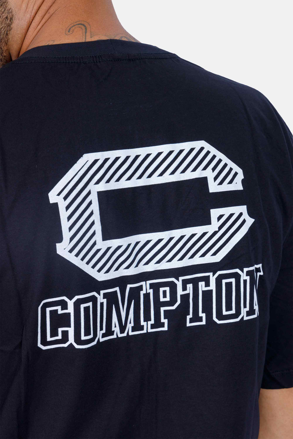 Camiseta Compton Oversized Illusion Preta