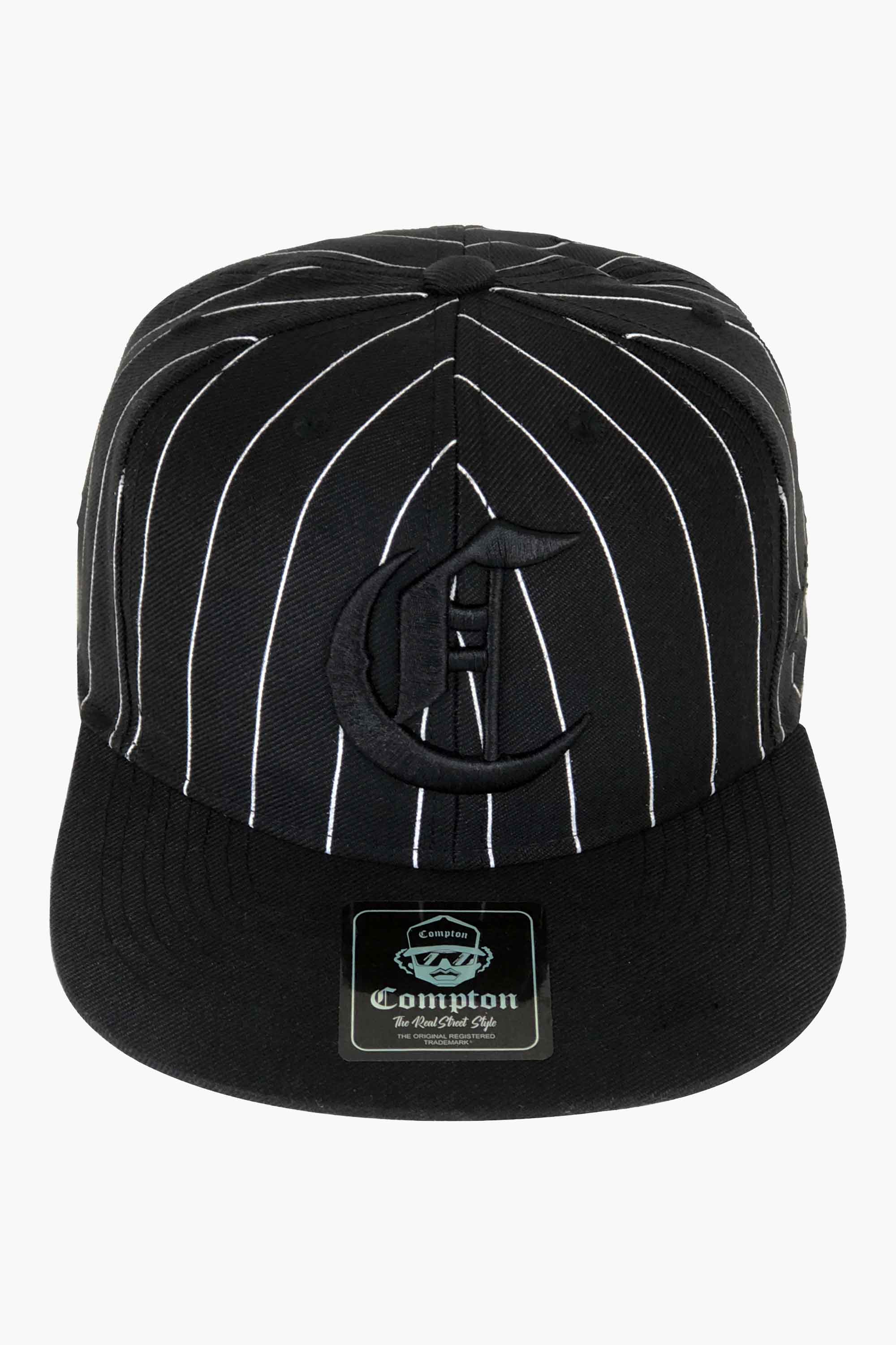 Boné Compton Aba Reta Snapback Logo Pinstripe Preto - boné preto pinstripe com logo em relevo e aba reta clássica.