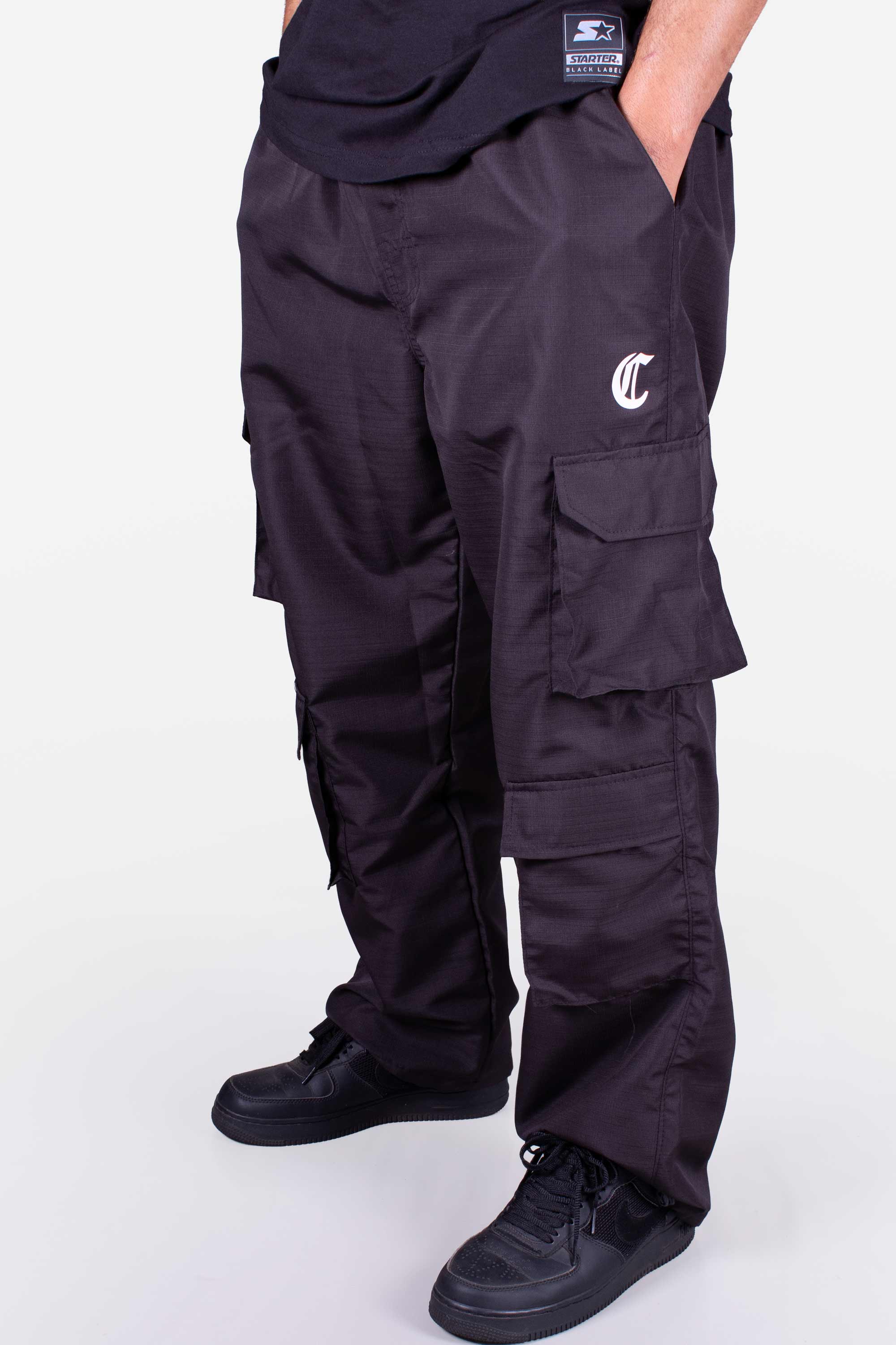 Calça Cargo Compton 8 Bolsos Elástico Ripstop Preta, com caimento reto e 8 bolsos para praticidade no dia a dia.