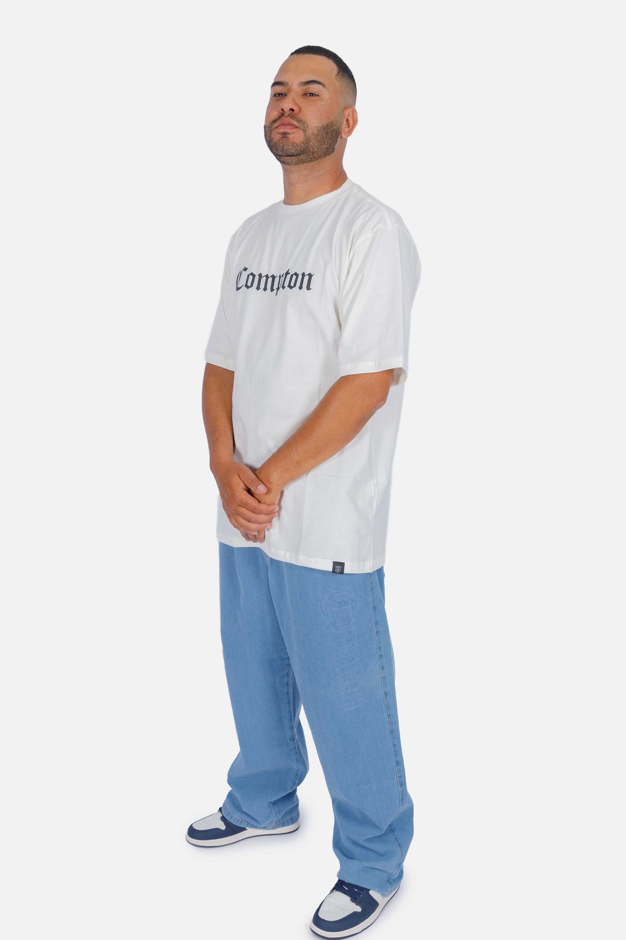 Camiseta Compton Oversized Classic Off White