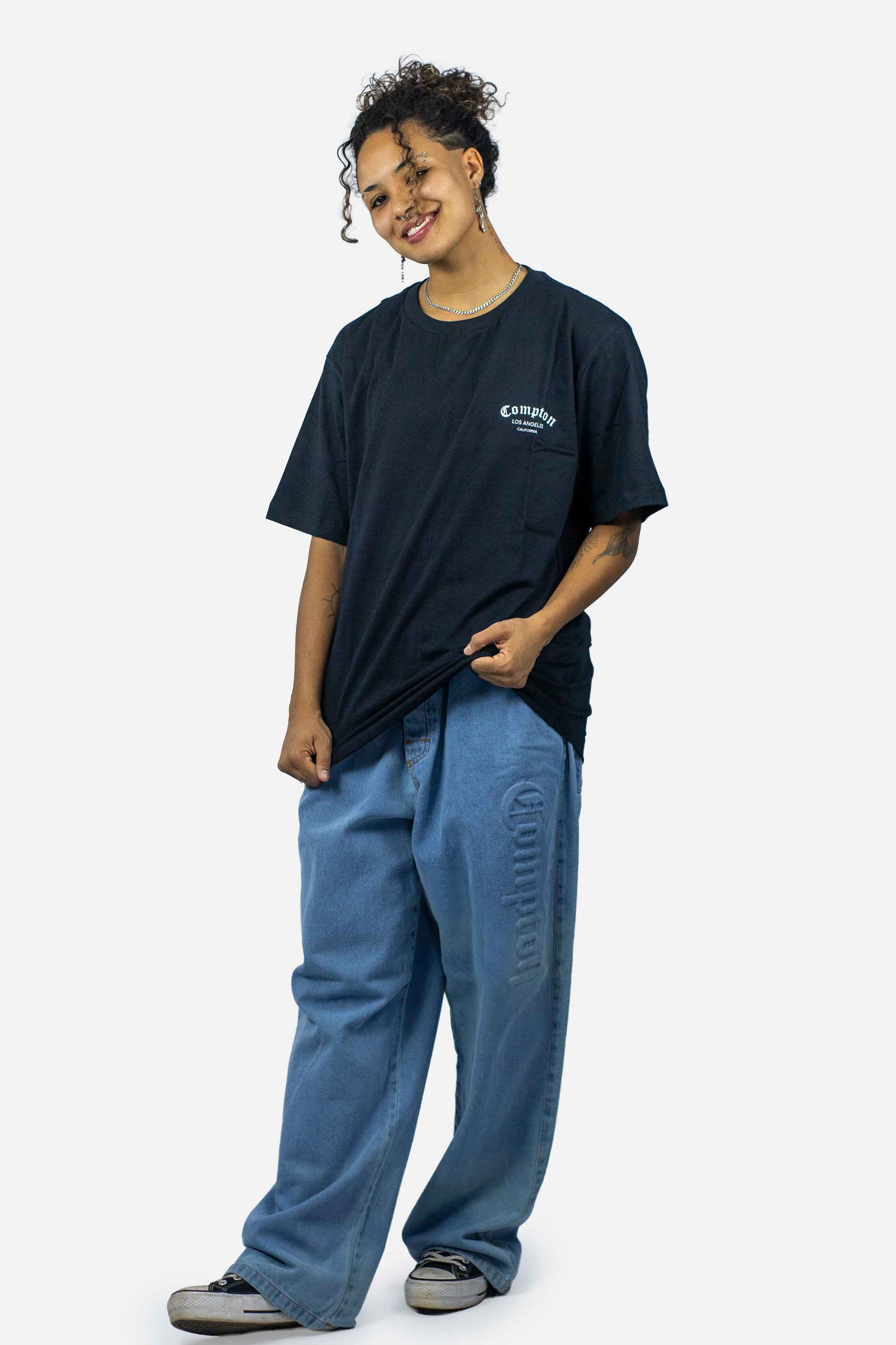Camiseta Compton Oversized Los Angeles Flag Preta