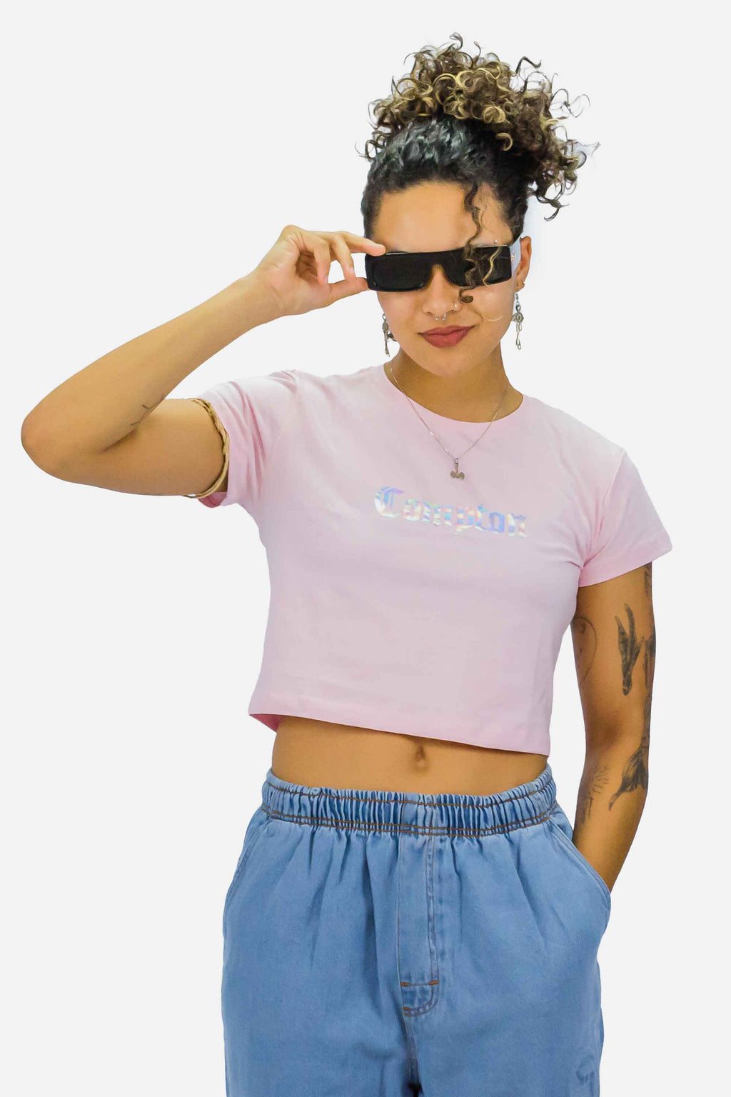 Camiseta Cropped Compton Logo Holográfico Rosa