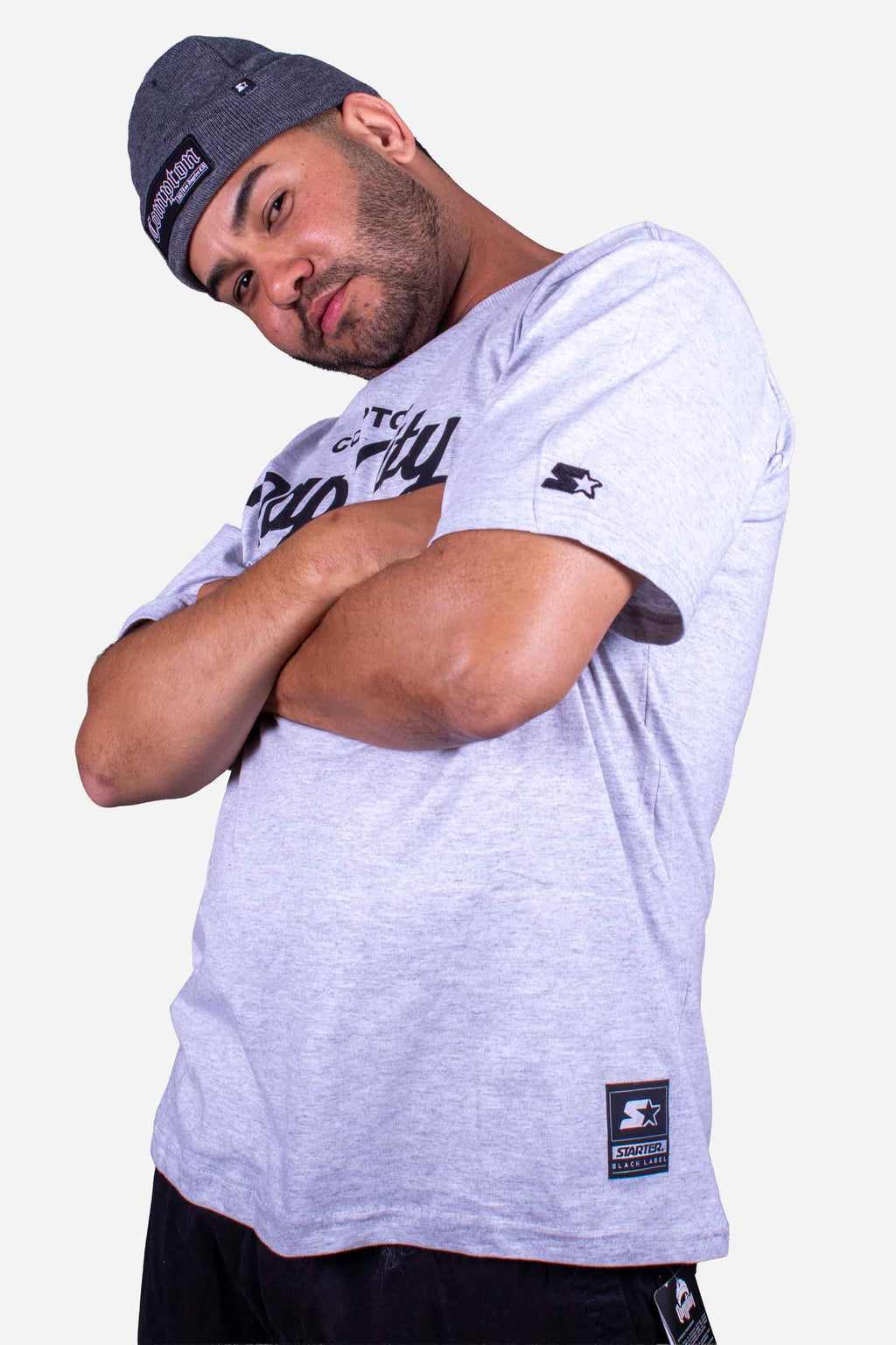Gorro Collab Starter x Compton 310 Cinza, modelo com estilo urbano e conforto térmico, destacado no visual streetwear.
