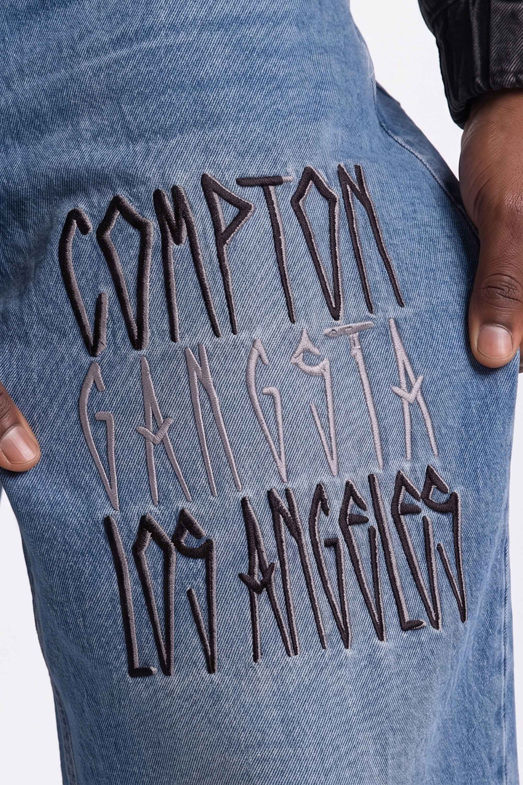 Calça Jeans Compton Bordada Pixo Two Pocket