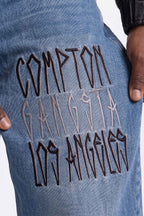 Calça Jeans Compton Bordada Pixo Two Pocket
