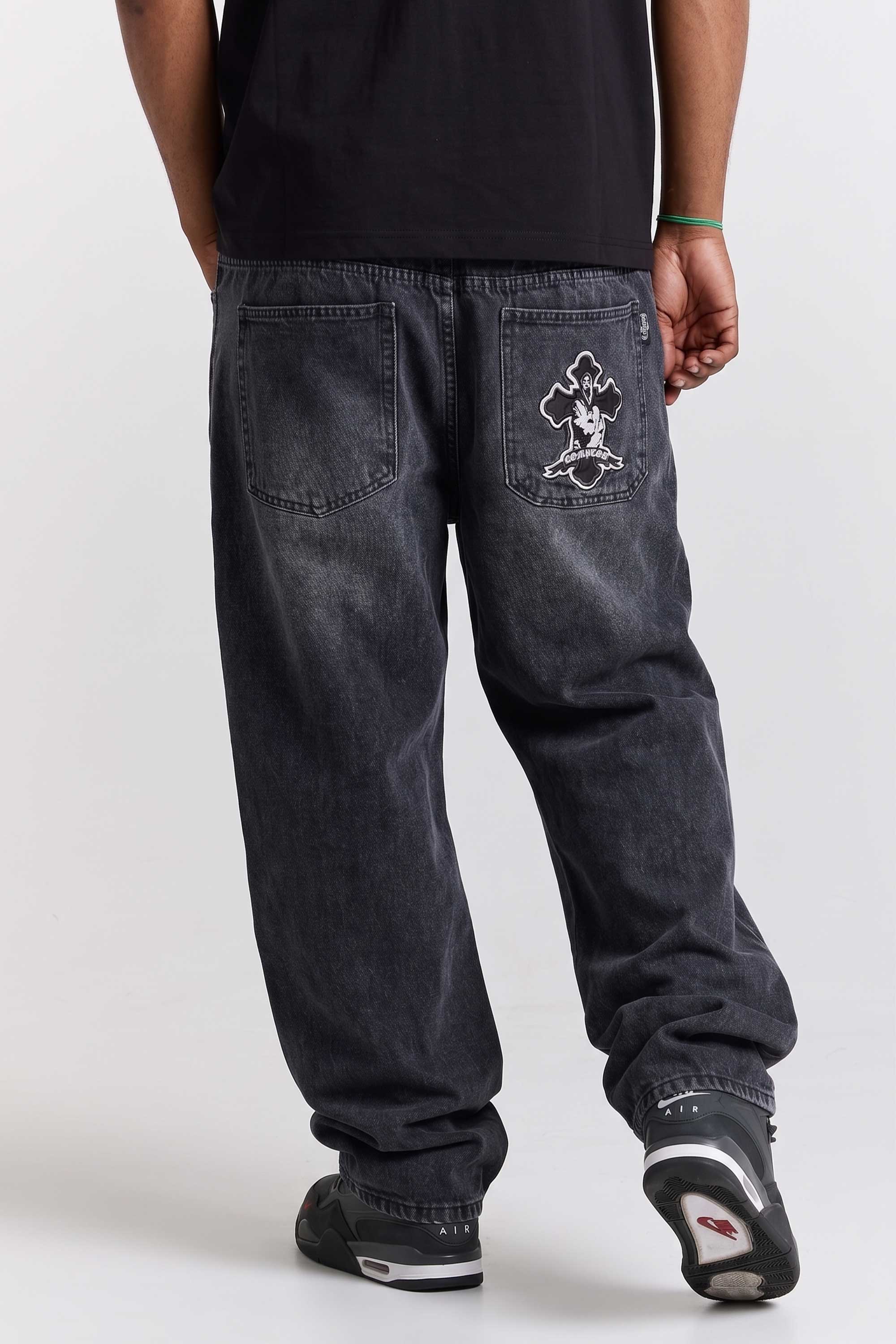 Calça Jeans Baggy Compton Script Cross Preta Estonada