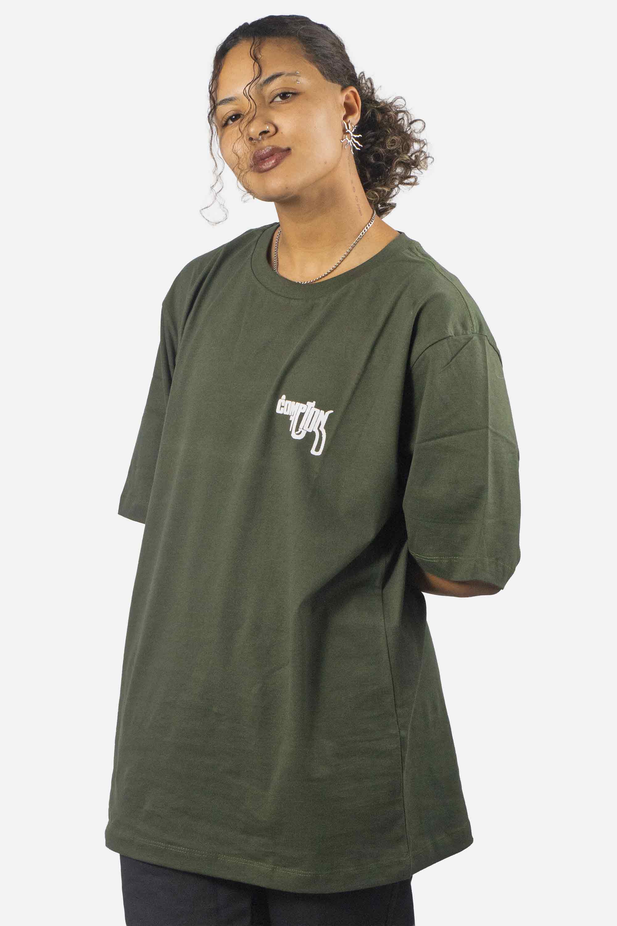Camiseta Compton Oversized Fatal Weapon Verde Militar