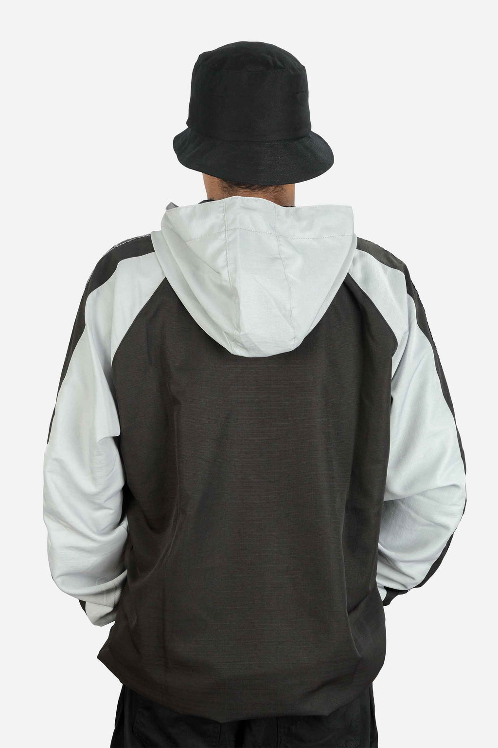 Jaqueta Compton Corta Vento Raglan Preto e Cinza