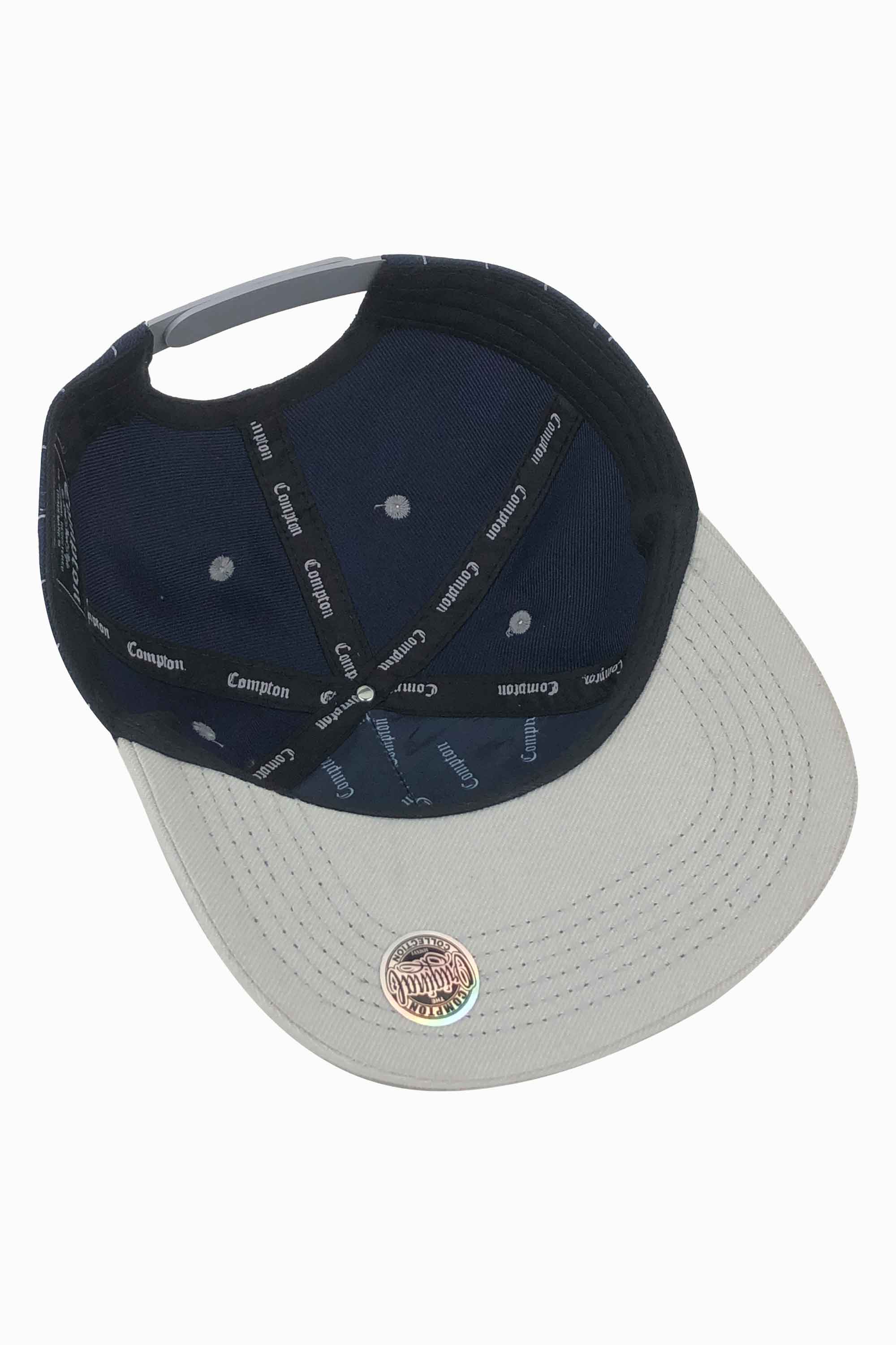 Boné Compton Aba Reta Snapback Classic Pinstripe Azul Marinho com aba clara e fechamento ajustável.
