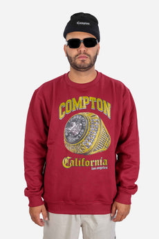 Modelo vestindo a peça: Moletom Compton Careca Champion Ring Vinho