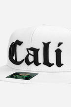 Boné Compton Aba Reta Snapback Cali Branco