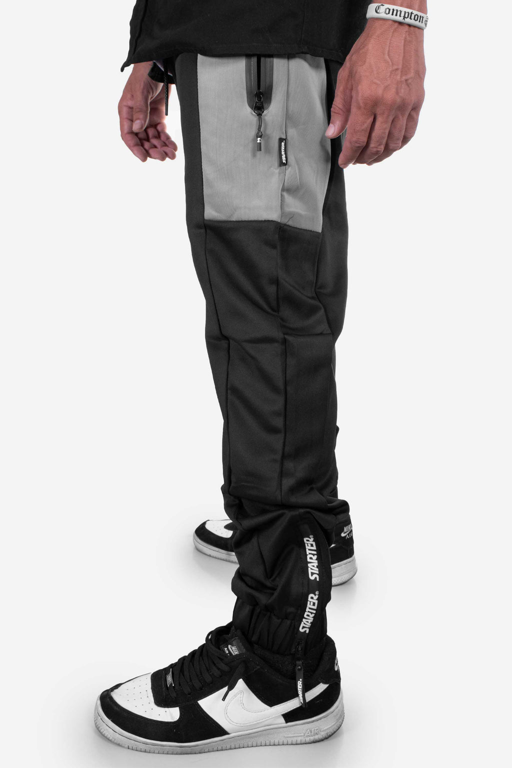Calça Jogger Collab Starter x Compton Training Sintética - Preta com Recortes Cinza