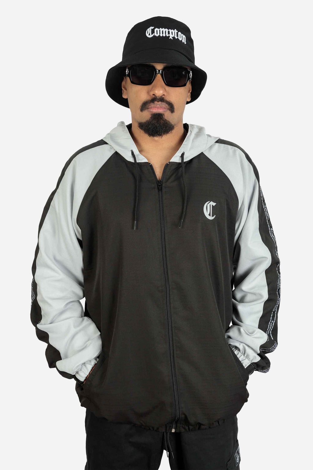 Jaqueta Compton Corta Vento Raglan Preto e Cinza