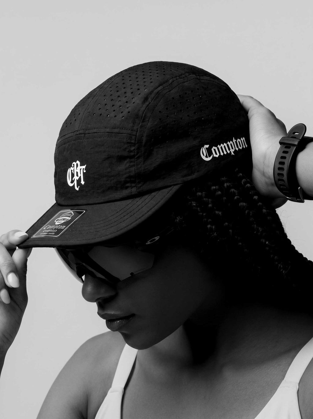 Boné Five Panel Corredor Compton Running Air Aba Curta Flexível - Preto
