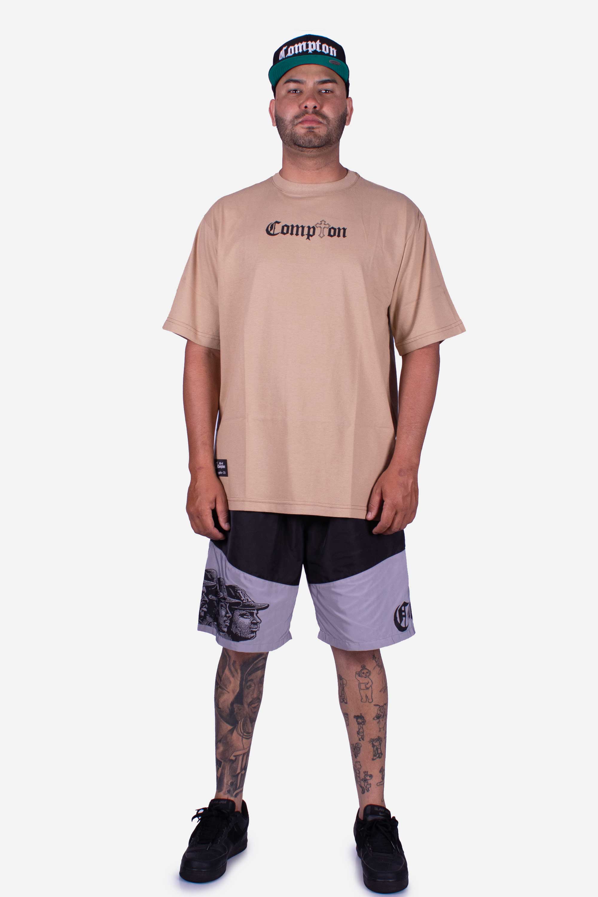 Camiseta Compton Oversized Tupac Caqui