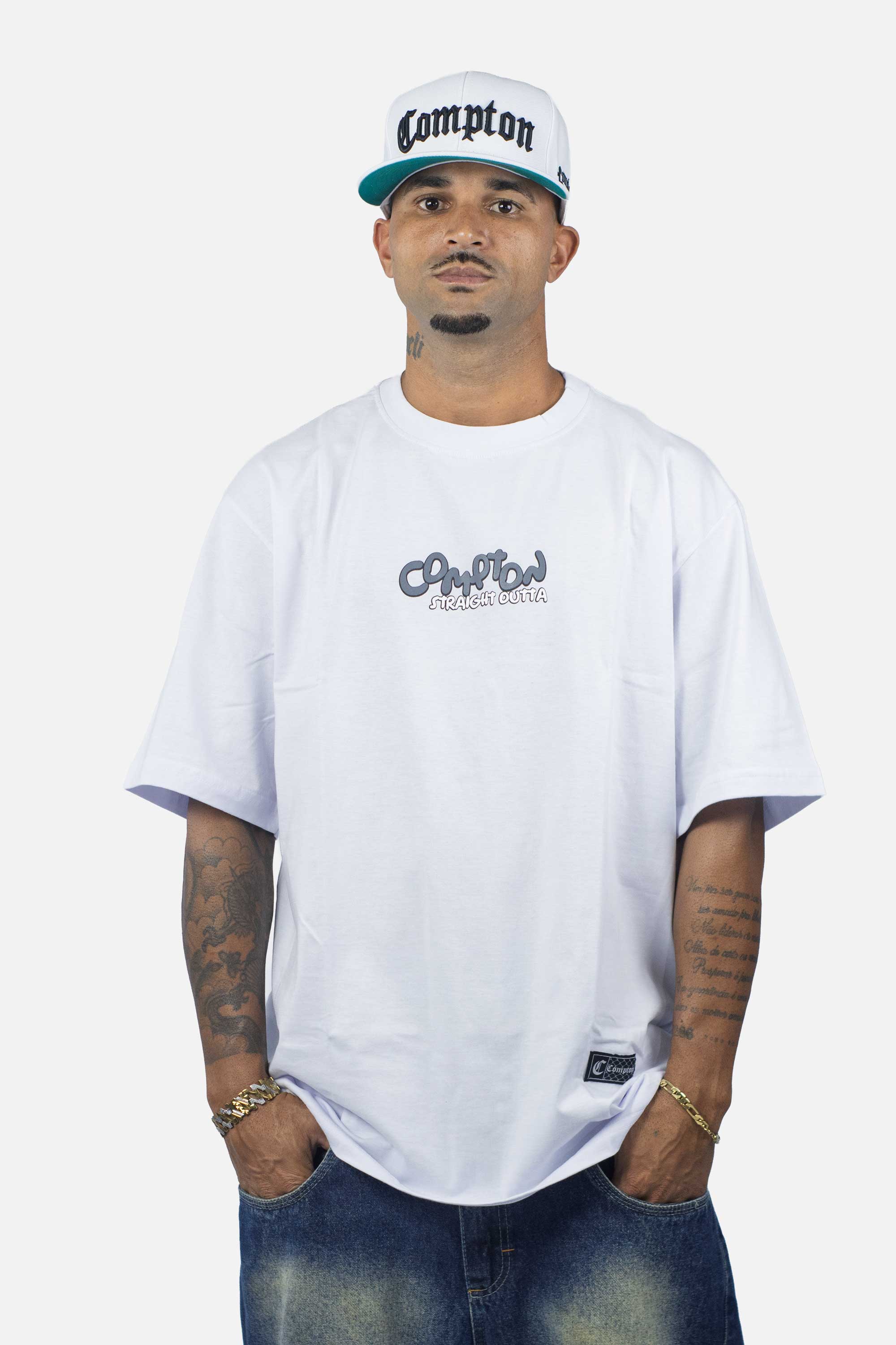 Camiseta Compton Oversized Straigh Outta Branca