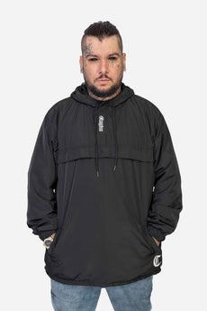 Modelo vestindo a peça: Jaqueta Compton Yourself Anorak Preta