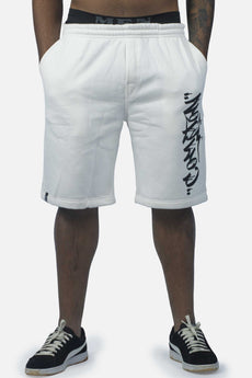 Modelo vestindo a peça: Bermuda Moletom Compton Drop Drained Off White