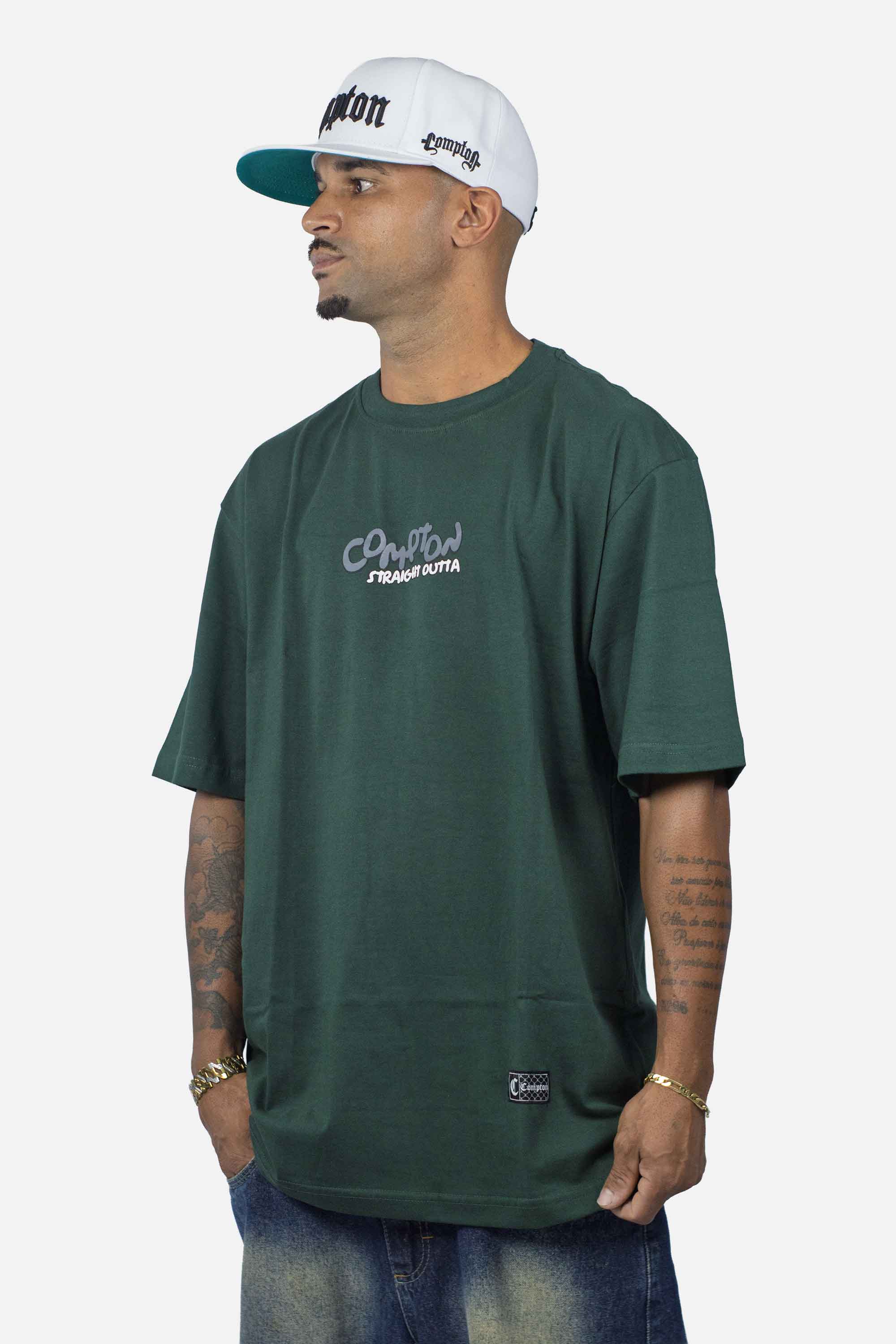 Camiseta Compton Oversized Straigh Outta Verde Militar