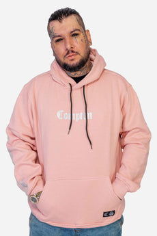 Modelo vestindo a peça: Moletom Compton Canguru Logo Refletivo Nude