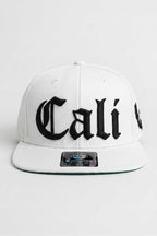 Boné Compton Aba Reta Snapback Cali Branco