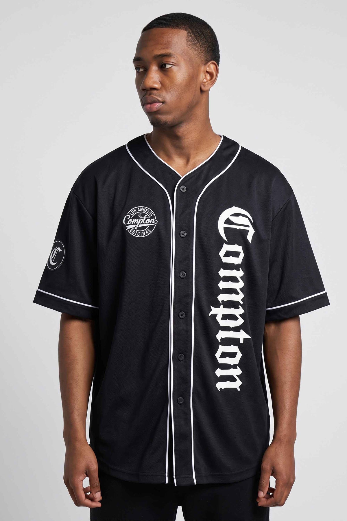 Kit Compton: Camiseta Baseball + Boné Dad Hat Baseball Preto