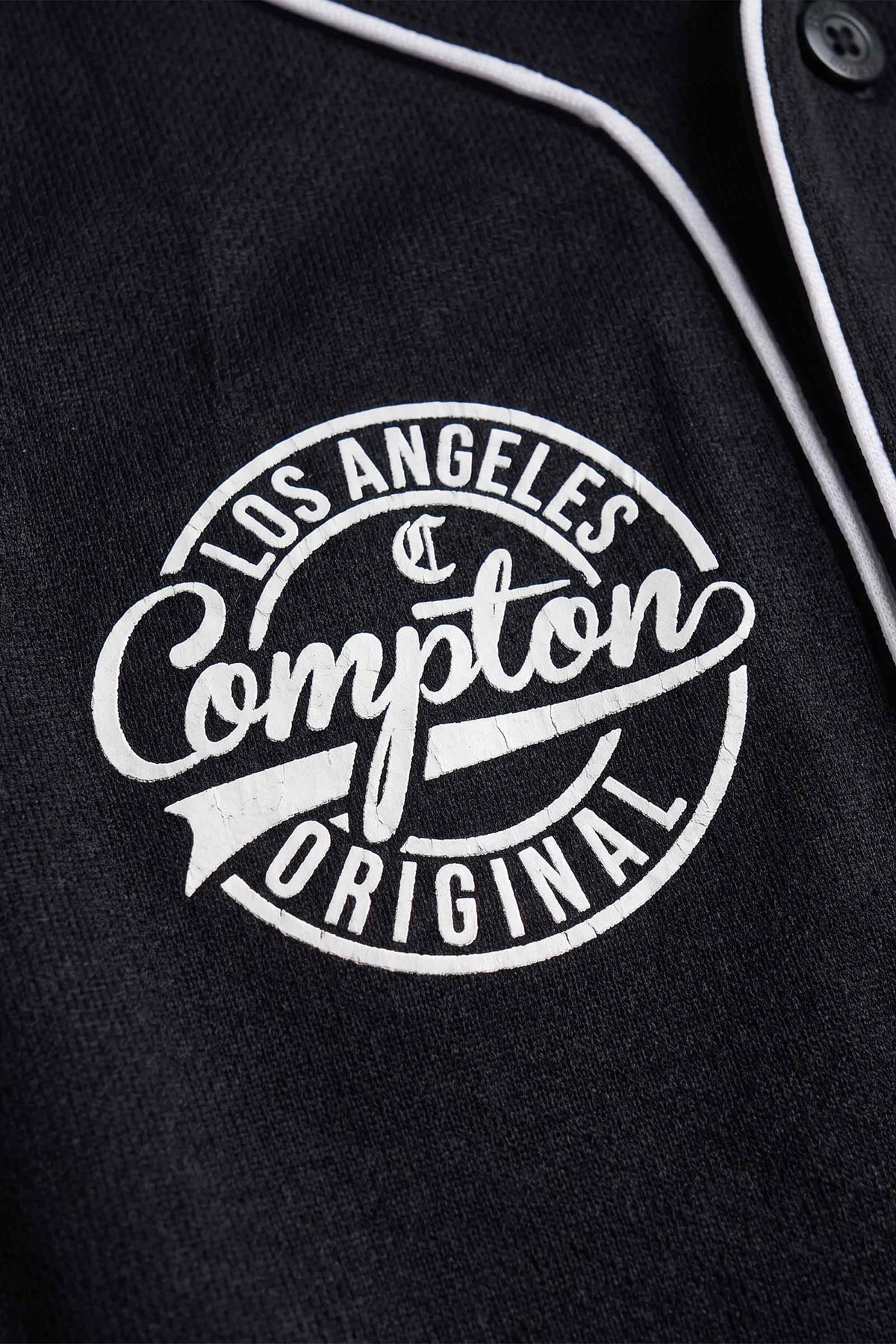 Kit Compton: Camiseta Baseball + Boné Dad Hat Baseball Preto
