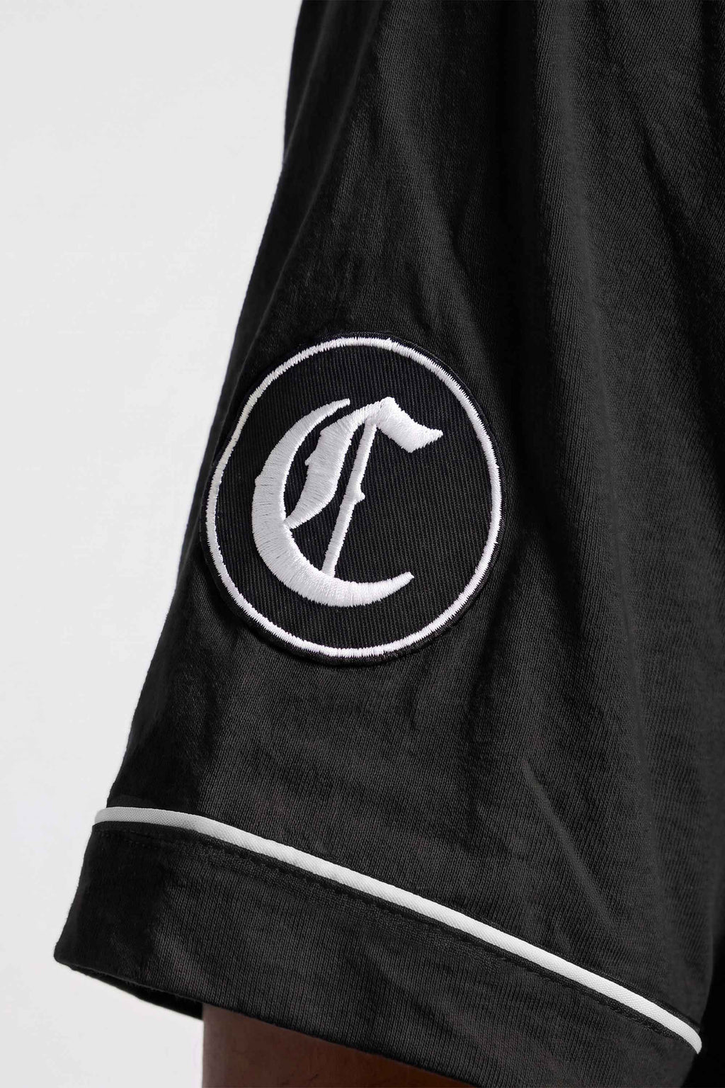 Kit Compton: Camiseta Baseball + Boné Dad Hat Baseball Preto