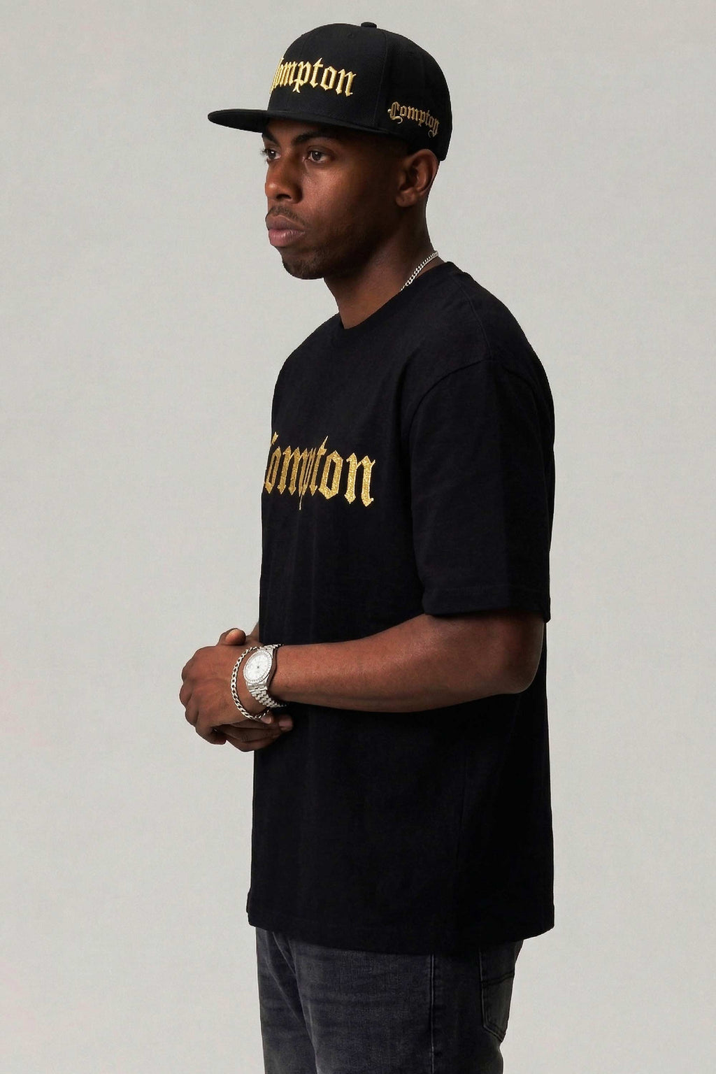 Kit Boné e Camiseta Oversized Compton Dourado