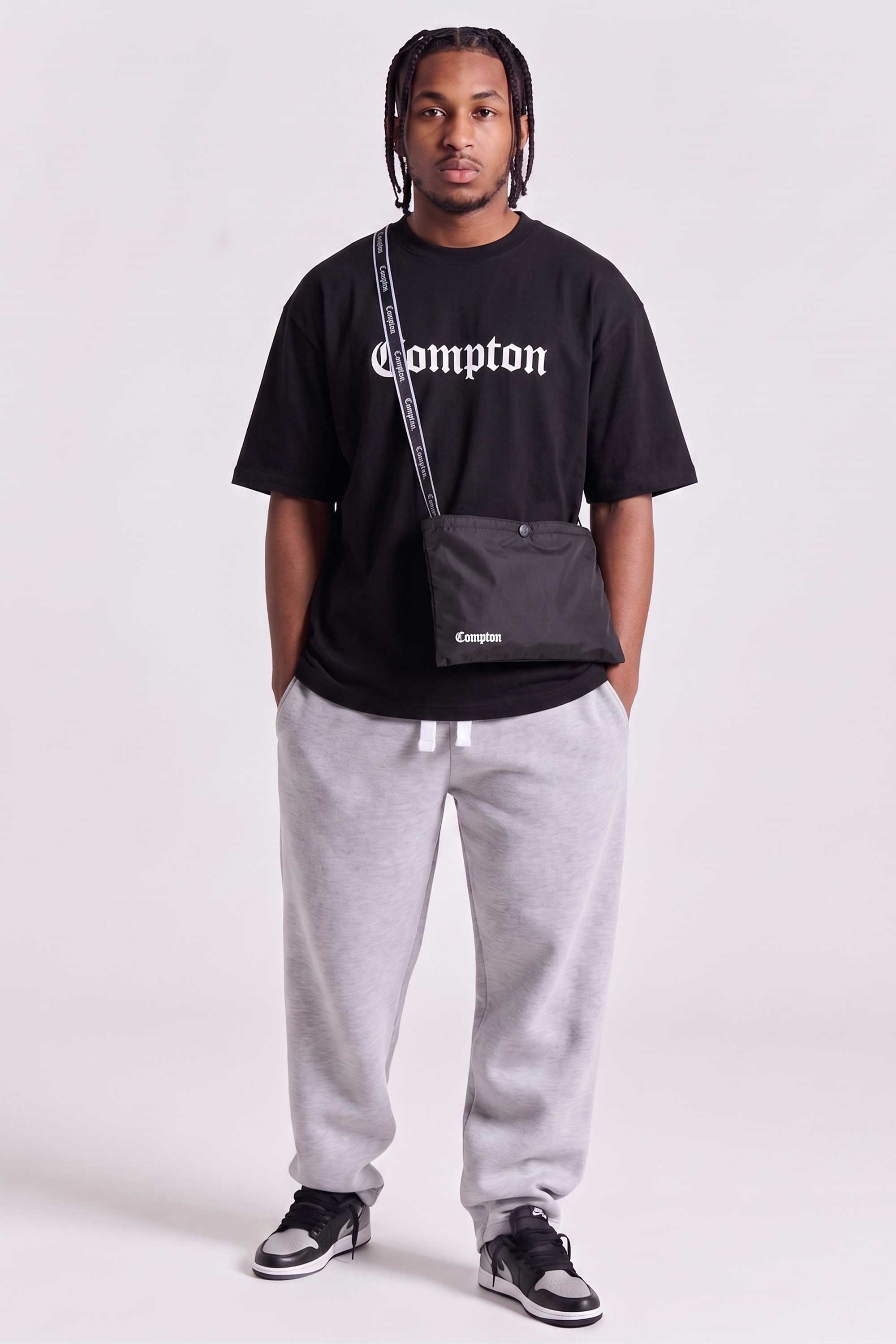 Jaqueta Compton Corta Vento Anorak Vira Bolsa Preta
