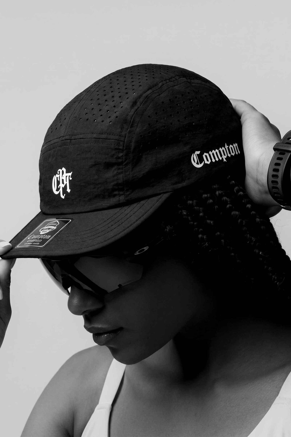Boné Five Panel Corredor Compton Running Air Aba Curta Flexível - Preto