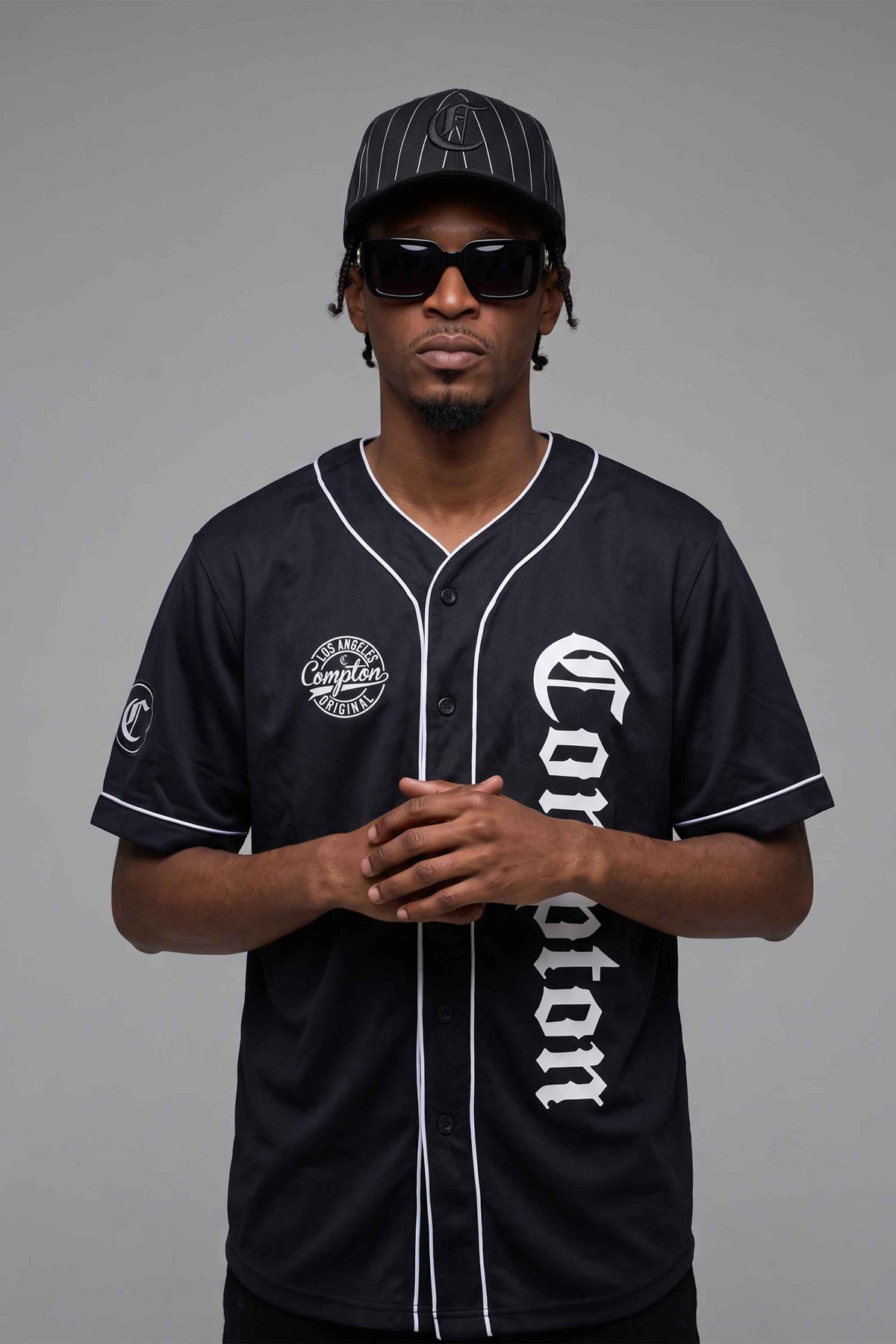 Kit Compton: Camiseta Baseball + Boné Dad Hat Baseball Preto