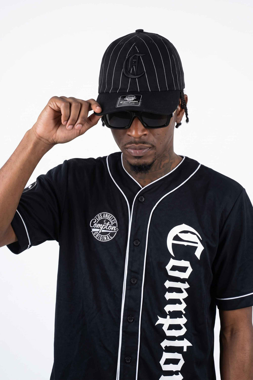 Kit Compton: Camiseta Baseball + Boné Dad Hat Baseball Preto