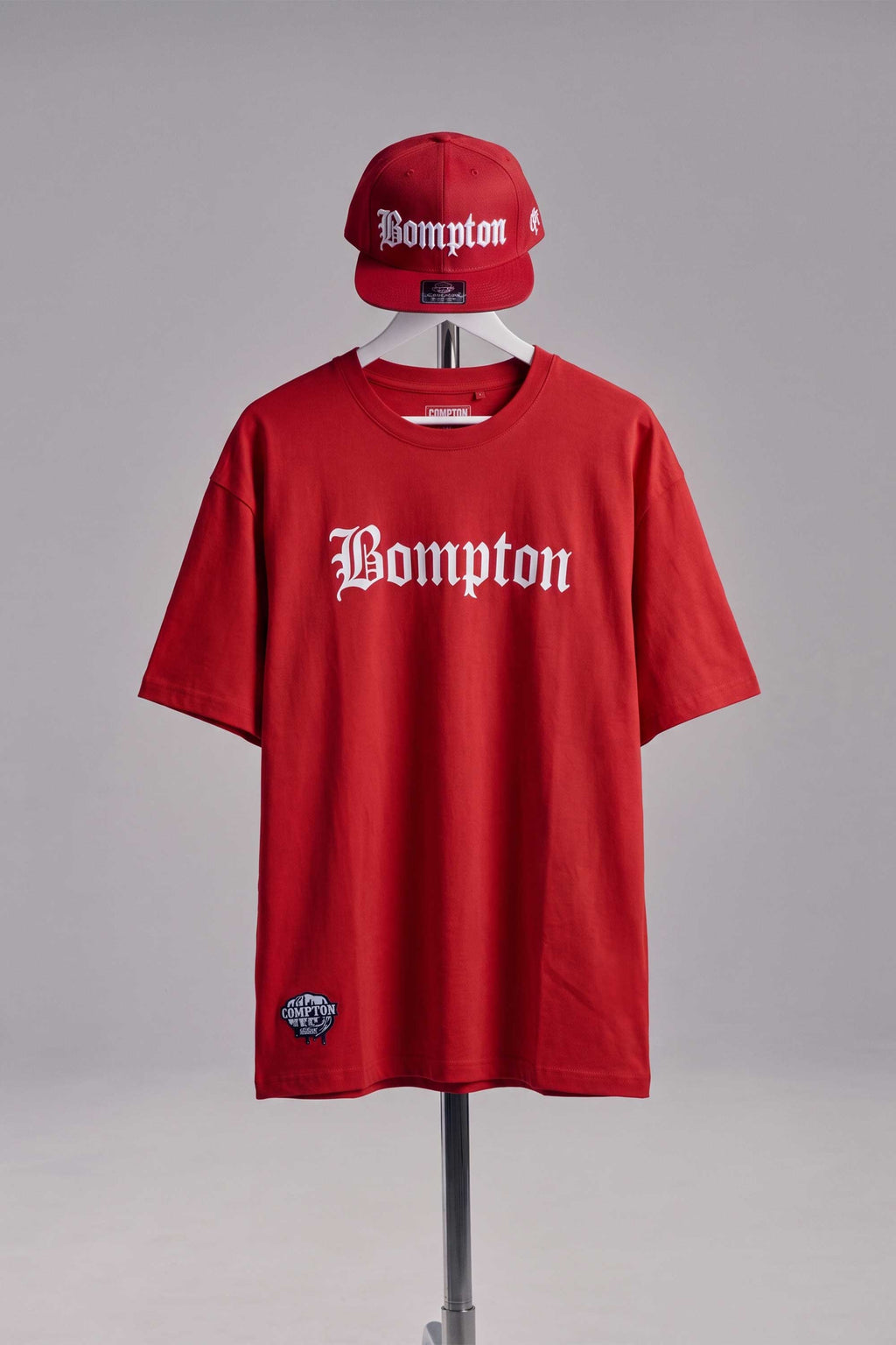 Kit Compton: Camiseta Oversized Bompton + Boné Aba Reta Snapback Bompton Vermelho