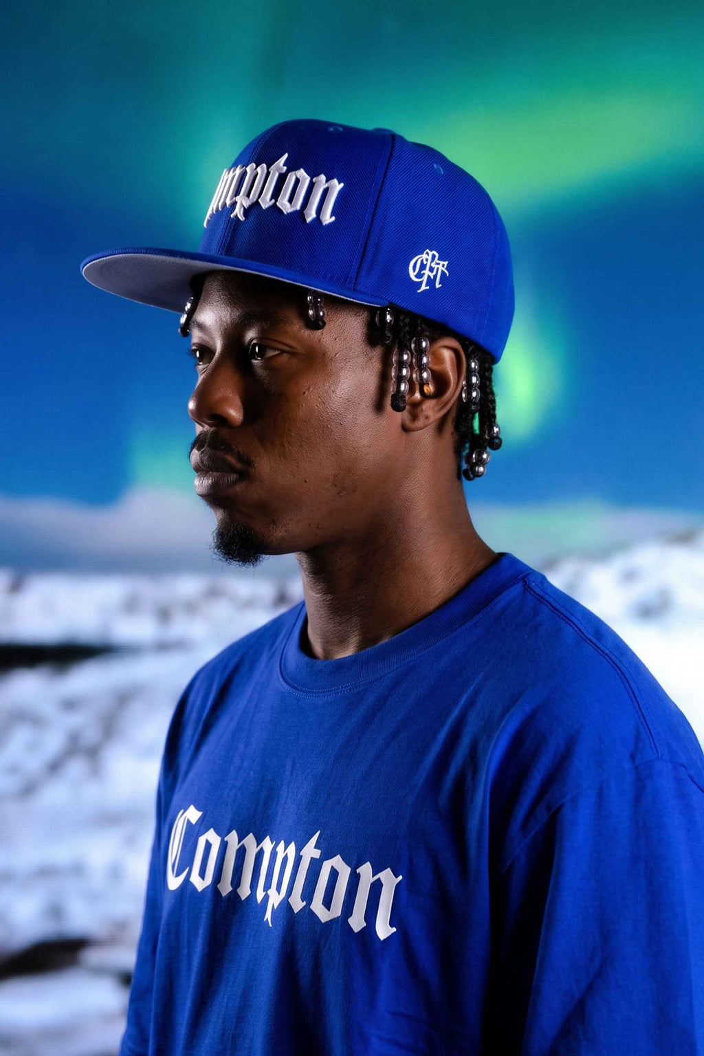 Kit Compton: Camiseta Oversized Compton Azul + Boné Aba Reta Snapback Compton Azul