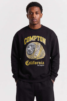 Modelo vestindo a peça: Moletom Compton Careca Champion Ring Preto