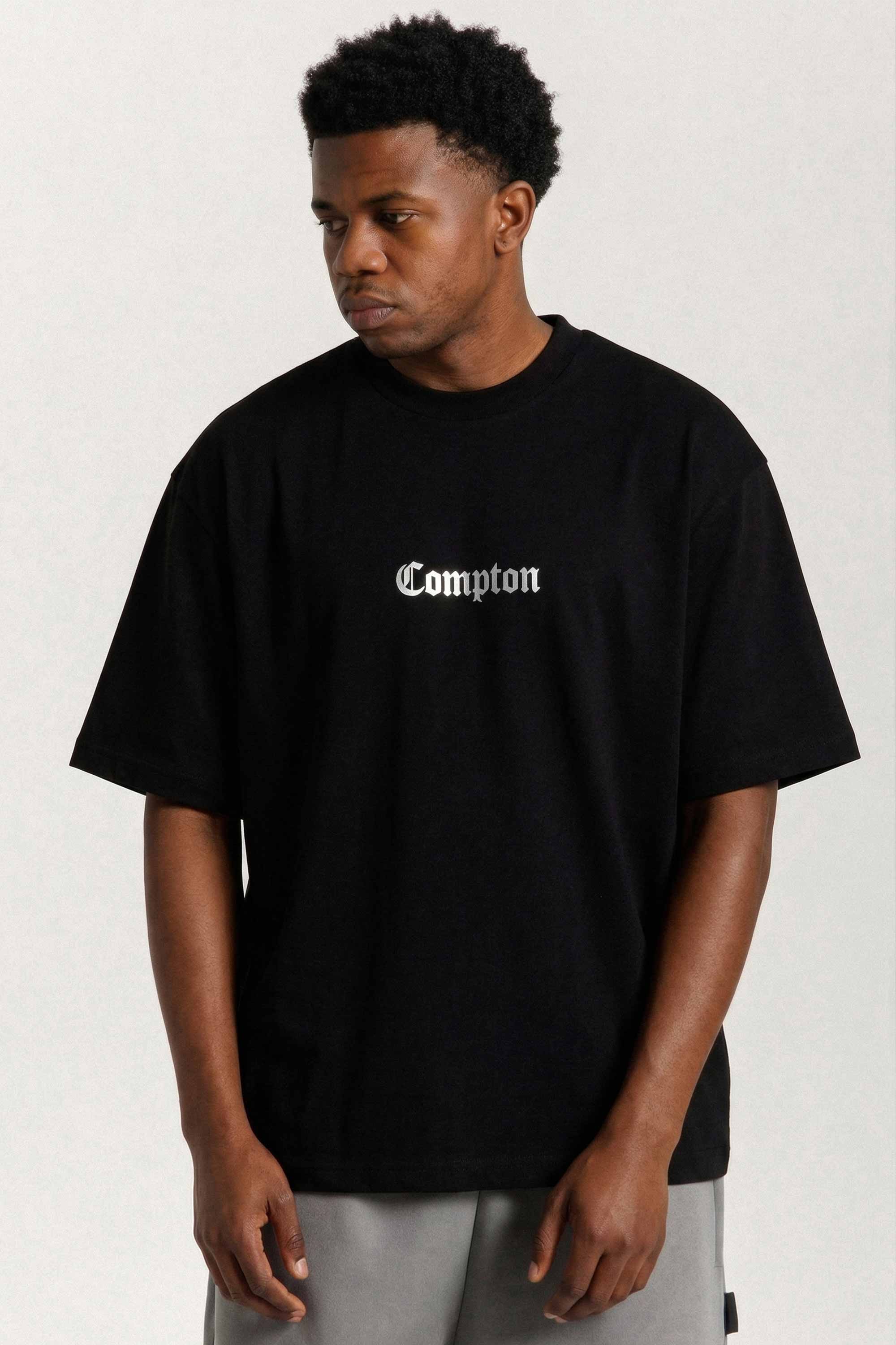 Camiseta Compton Oversized Logo Refletivo Preto
