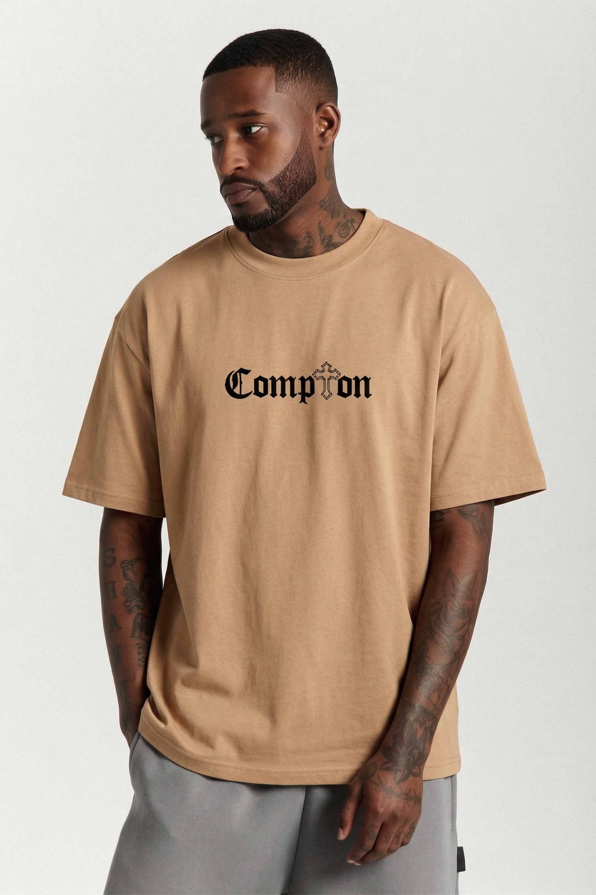Camiseta Compton Oversized Tupac Caqui