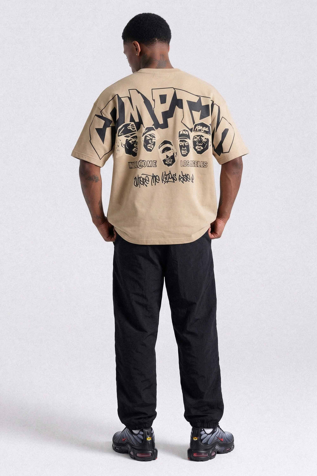 Camiseta Compton Oversized NWA Faces Alto Relevo Caqui