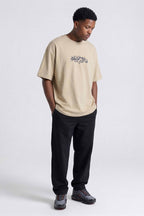 Camiseta Compton Oversized NWA Faces Alto Relevo Caqui