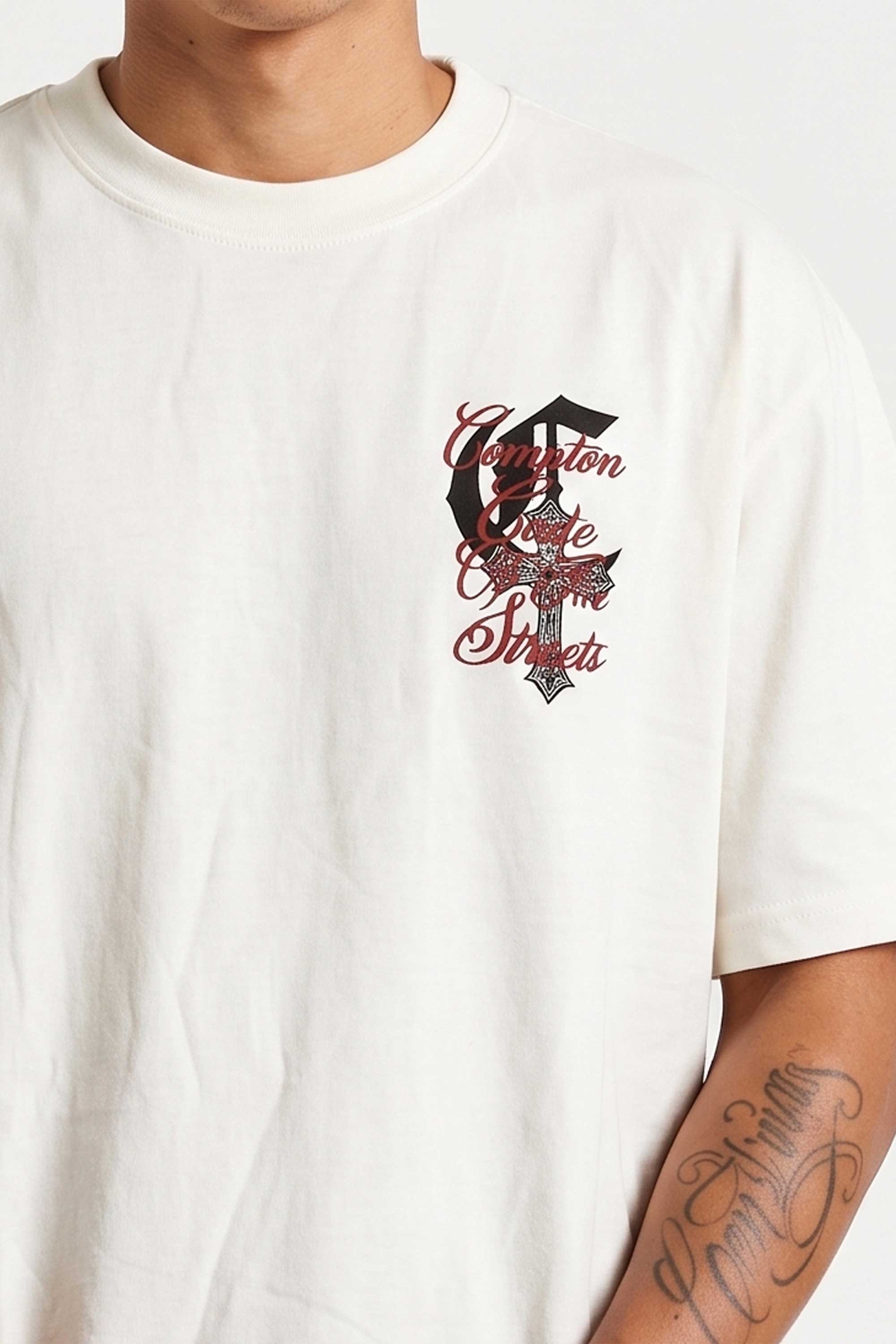 Camiseta Compton Oversized Code Of The Streets - Off White