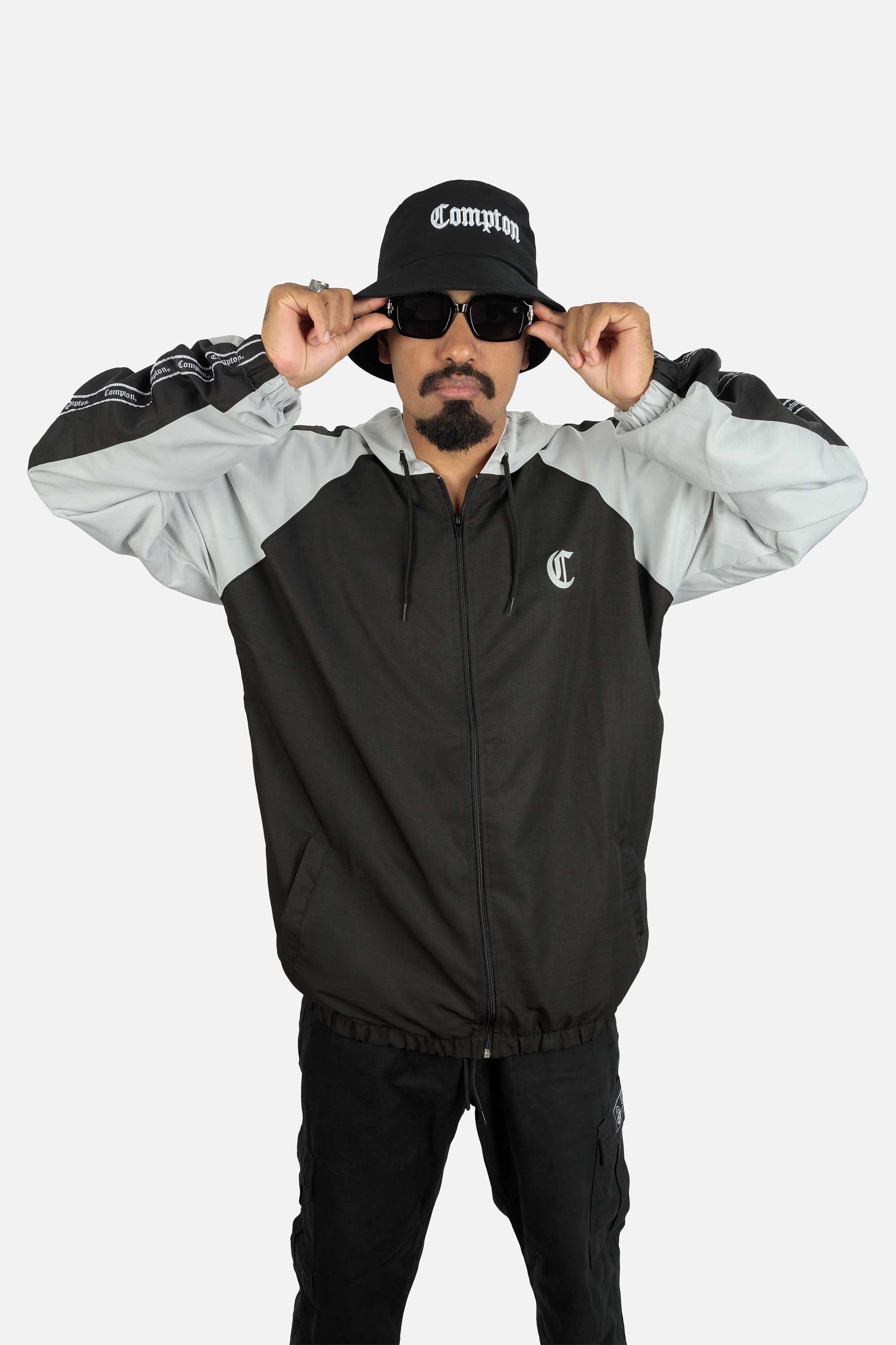 Jaqueta Compton Corta Vento Raglan Preto e Cinza