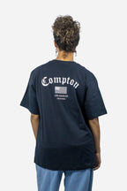 Camiseta Compton Oversized Los Angeles Flag Preta