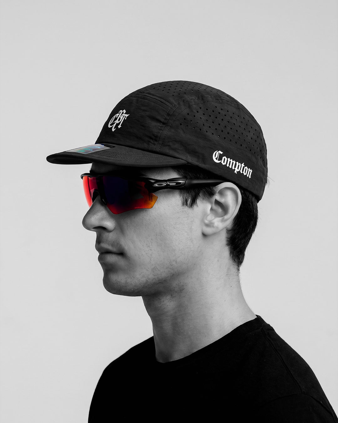 Boné Five Panel Corredor Compton Running Air Aba Curta Flexível - Preto