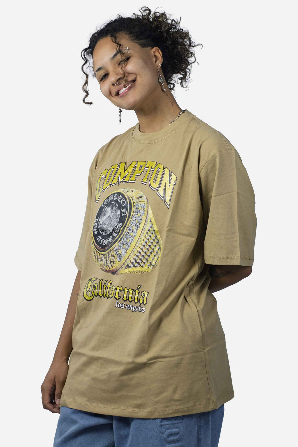 Camiseta Compton Oversized Champion Rings Caqui - COMPTON