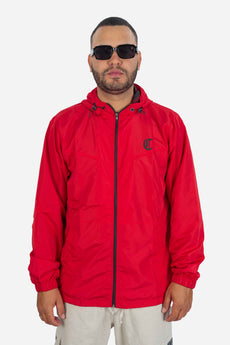 Modelo vestindo a peça: Jaqueta Compton Corta Vento Sport Vermelha