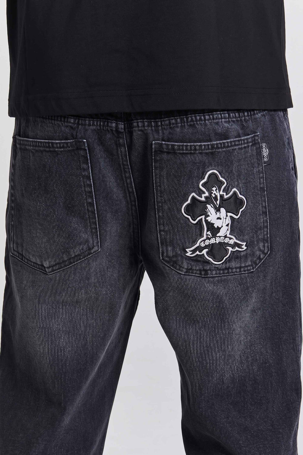 Calça Jeans Baggy Compton Script Cross Preta Estonada