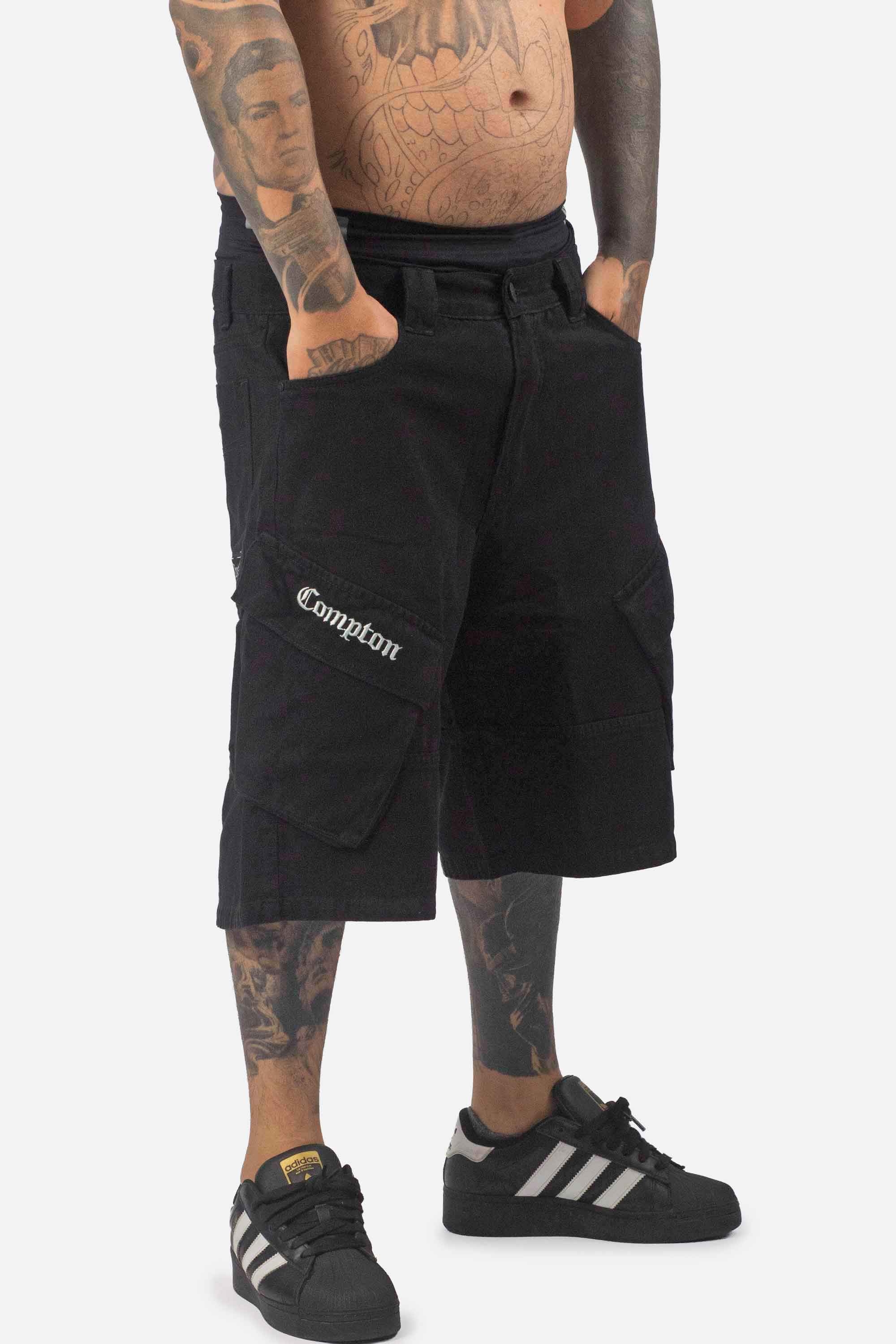 Bermuda Jeans Compton Bolso Bordado Inclinado Fole Preta